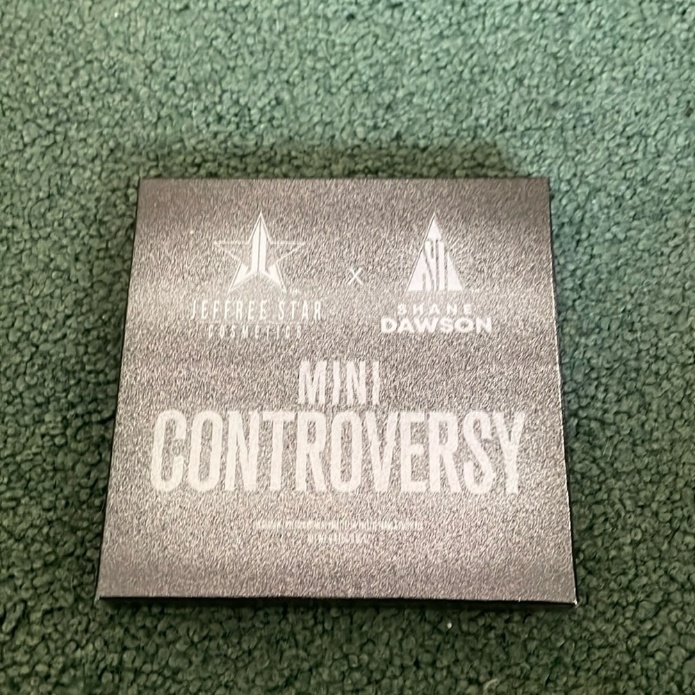 Jeffree Star Mini Controversy palette